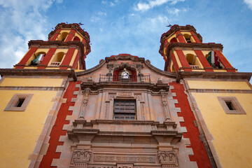 Fototapeta na wymiar facade of the building in Querétaro