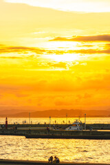 【神奈川県 江ノ島】夕日に照らされた海