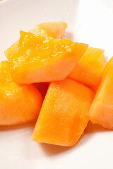 カットしたマンゴ