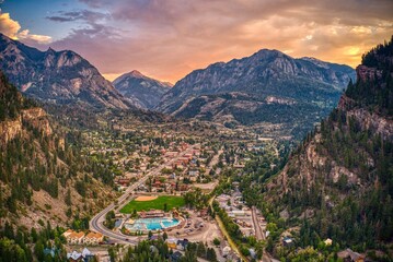 Ouray is a Tourist Mountain Town with a Hot Springs Aquatic Center - obrazy, fototapety, plakaty