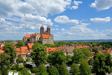 Deutschland, Sachsen-Anhalt, Harz, Quedlinburg, Blick auf den Schlossberg.