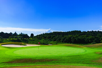 ゴルフ　フェアウェイ　青空　【日本のゴルフ場のイメージ】