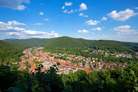 Deutschland, Niedersachsen, Harz. Bad Lauterberg, Blick vom Hausberg auf die Stadt