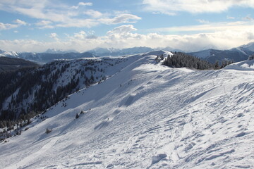 Fototapeta na wymiar Winterlandschaft Saalbach-Hinterglemm Ski
