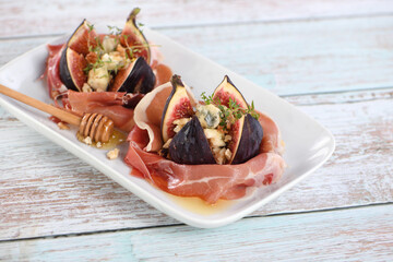 Figs wrapped in Parma ham