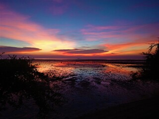 Fototapeta na wymiar Colorful sunset over low tide