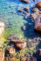 Rocas y aguas de mar