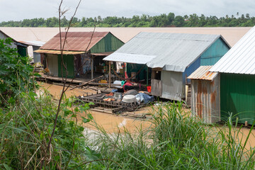 Cambogia, villaggio galleggiante di pescatori vietnamiti