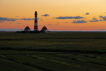 Leuchtturm Westerheversand zur Blauen Stunde