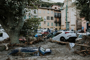 Village dévasté après le passage de la tempête 