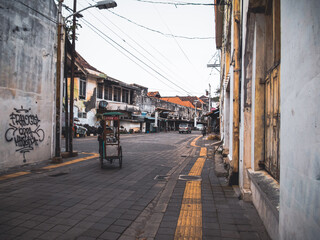 Fototapeta na wymiar people's lives in the old town of Semarang, Indonesia