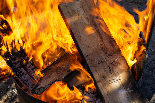 Feuer, Brennendes Holz