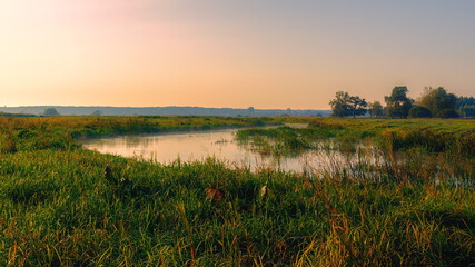 Rzeka Narew w Zawykach. Szlak Konopielki, Podlasie, Polska © podlaski49