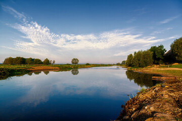Rzeka Narew w Zawykach. Szlak Konopielki, Podlasie, Polska © podlaski49