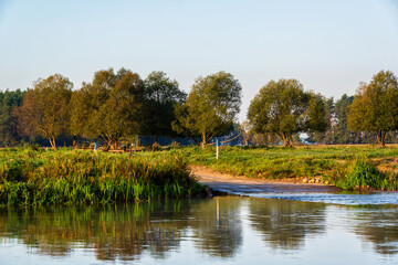 Rzeka Narew w Zawykach. Szlak Konopielki, Podlasie, Polska © podlaski49
