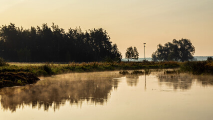 Rzeka Narew w Zawykach. Szlak Konopielki, Podlasie, Polska © podlaski49
