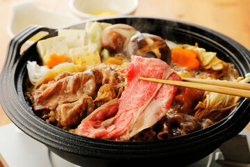 国産和牛ロースのすき焼き　Sukiyaki (Japanese Beef Hot Pot)