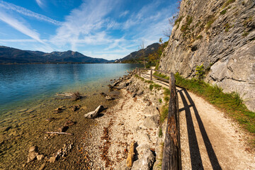 Bürglstein Seerundweg am Wolfgangsee im Salzkammergut im Herbst
