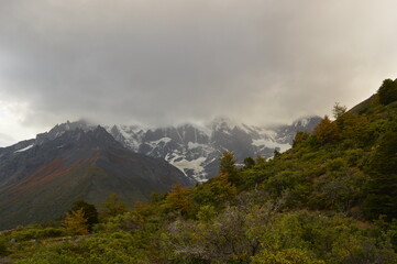 Obraz premium Hiking around the dramatic and windswept mountain landscapes of the Torres del Paine National Park in Patagonia, Chile