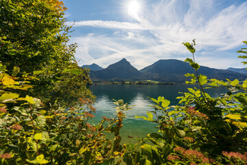 Seerundweg am Wolfgangsee im Salzkammergut im Herbst