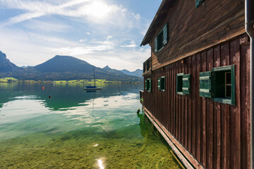 Seerundweg am Wolfgangsee im Salzkammergut im Herbst