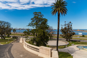 Fototapeta premium urban park on the coast of Montevideo next to the bay