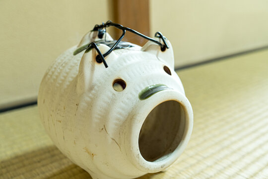 Pig Kayariki (Japanese style mosquito repellant container) for contain spiral shaped incense katori-Senko.