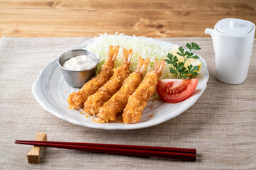 japanese deep fried prawn with cabbage
