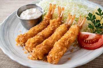 japanese deep fried prawn with cabbage