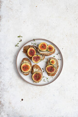Bruschetta with camembert cheese and fig slices. 