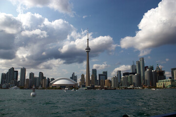 Obraz premium Toronto Skyline with CN Tower over Ontario Lake, Canada