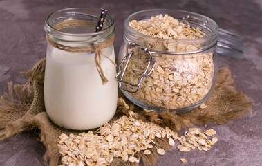 
Organic oat milk. Vegetarian food. Lactose-free product.
Close-up.