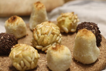 Los panellets son unos dulces típicos de Catalunya para Todos los Santos