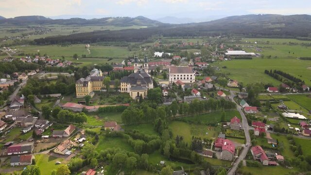 Obrazy (Krzeszow) — zdjęcia, wektory i wideo bez tantiem (287) Adobe