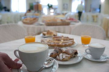colazione con cappuccino