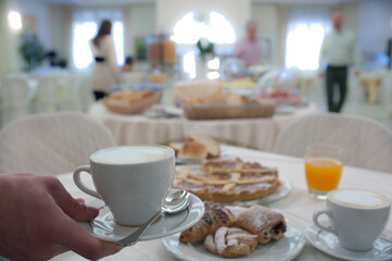 colazione con cappuccino