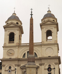 Fototapeta premium Roma, chiesa di Trinità dei Monti a Piazza di Spagna