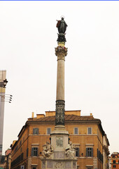 Fototapeta na wymiar Roma, Colonna dell'Immacolata Concezione a Piazza Mignanelli