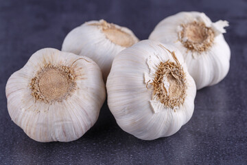 Garlic and garlic bulbs on a black table