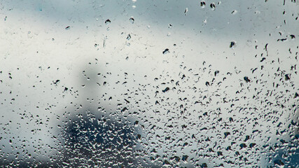 gotas de chuva num vidro