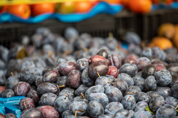 Grapes on display at a farmers market