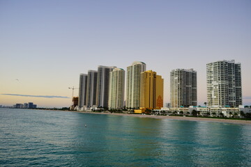 Fototapeta premium Miami downtown and beach at sun set 