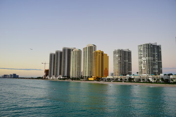 Obraz na płótnie Canvas Miami downtown and south beach at sunrise