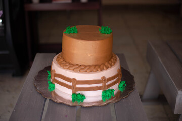 Pastel de vaquero con pasto encima