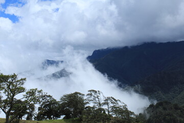 Cielo y montañas
