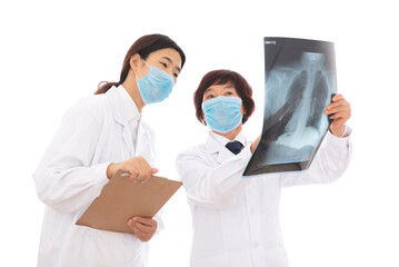 Medical experts and interns are studying lung X-rays