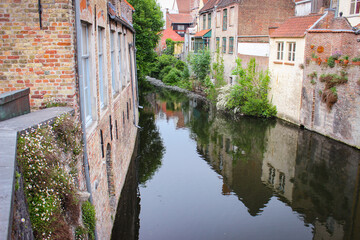 Fototapeta na wymiar Beautiful View Of Authentic Houses Above The Canal In The Belgian City Of Bruges..