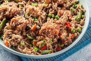 Fried rice witch chicken, eggs and vegetables