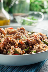 Fried rice witch chicken, eggs and vegetables