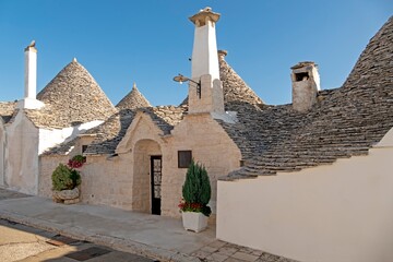 Fototapeta na wymiar scenic historic stone trullis in Alberobello
